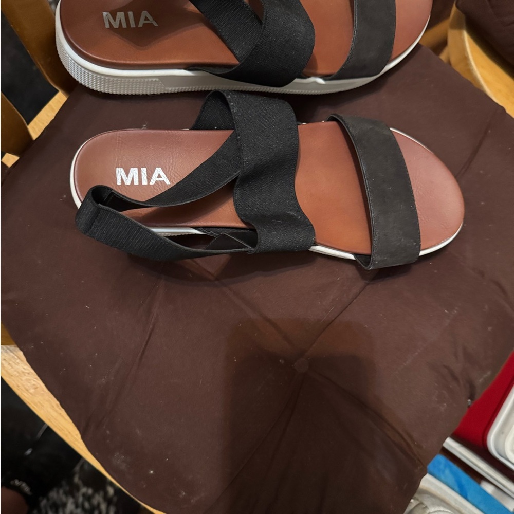 MIA Black and Brown Casual Sandals